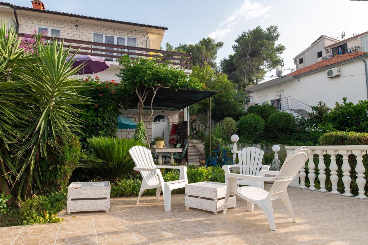Villa Fjaba - By The Sea - With The Big Terraces & Great Sea View Trogir Kültér fotó