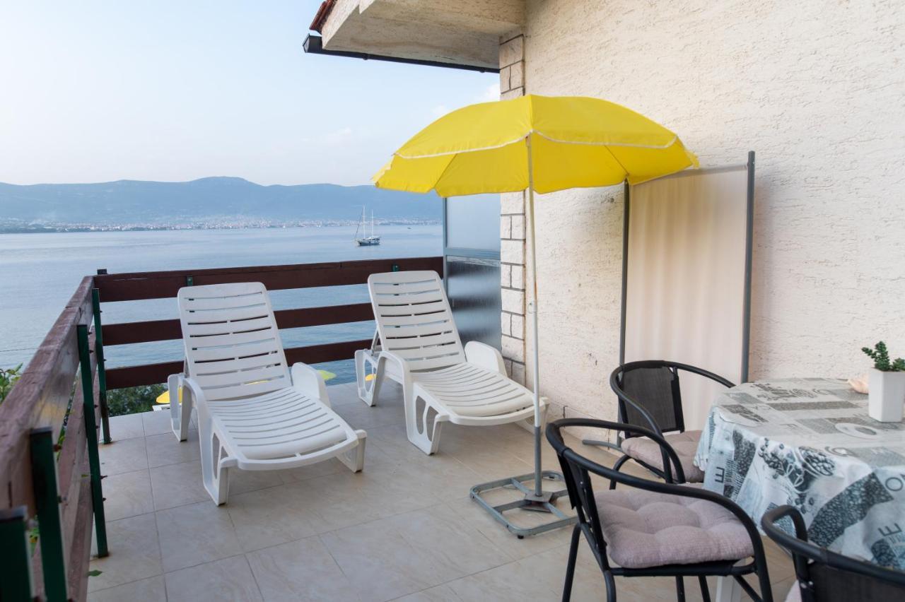 Villa Fjaba - By The Sea - With The Big Terraces & Great Sea View Trogir Kültér fotó
