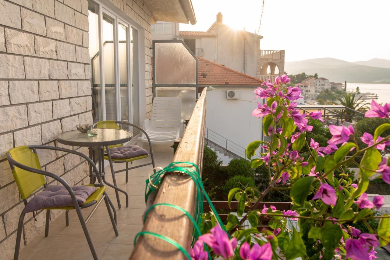 Villa Fjaba - By The Sea - With The Big Terraces & Great Sea View Trogir Kültér fotó