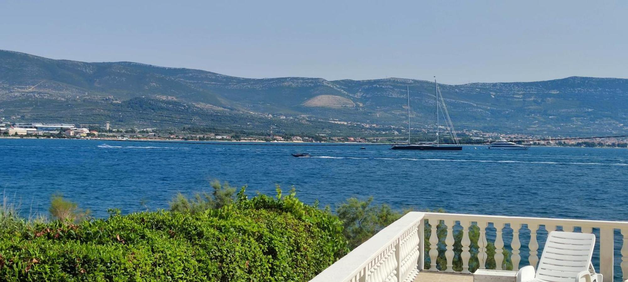 Villa Fjaba - By The Sea - With The Big Terraces & Great Sea View Trogir Kültér fotó